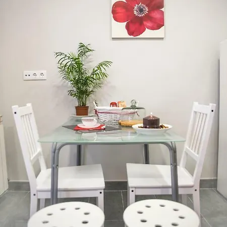 Piso Pirineos ז'אקה